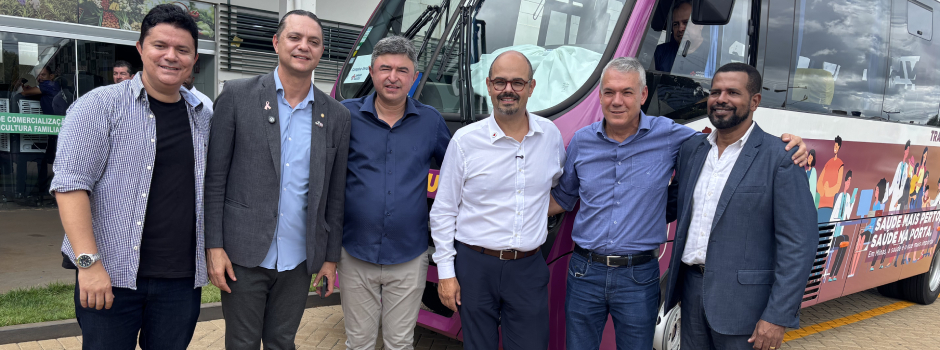 governo-de-minas-entrega-micro-onibus-do-programa-transporta-sus-ao-municipio-de-campina-verde
