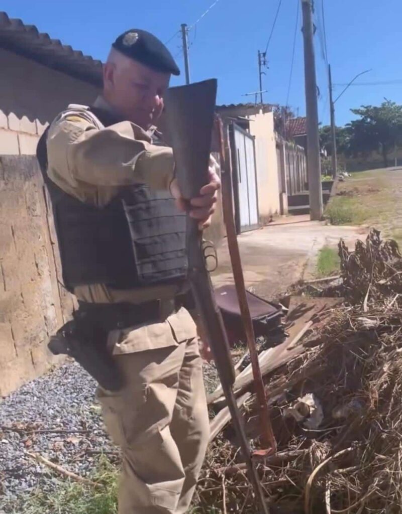 familia-e-feita-refem-durante-roubo-a-sitio-em-dores-do-indaia-e-dois-autores-sao-presos-pela-policia-militar;-veja-o-video
