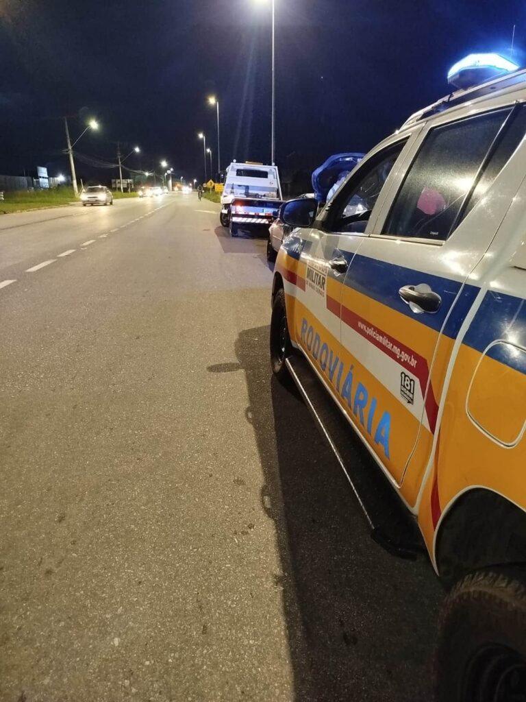 proprietaria-e-autuada-por-entregar-direcao-a-condutor-inabilitado-na-br-494-em-divinopolis