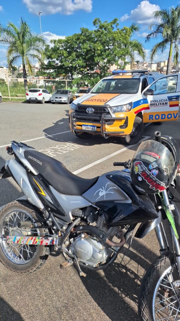 fuga-em-alta-velocidade-termina-com-queda-de-moto-no-bairro-joao-paulo-ii-em-divinopolis
