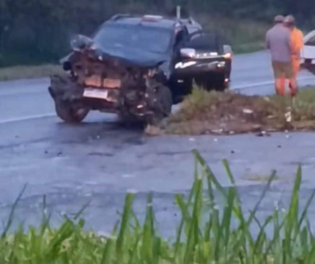 grave-acidente-na-mg-050-deixa-vitima-presa-as-ferragens-em-formiga;-veja-o-video