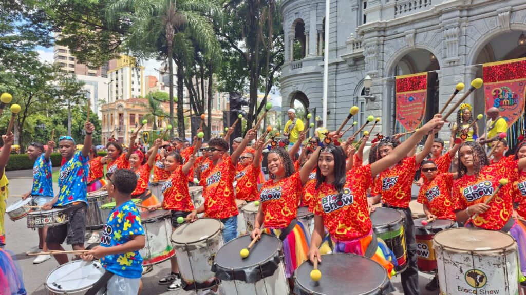 bloco-show-leva-inclusao-e-prevencao-ao-carnaval-da-liberdade-com-mais-de-120-jovens-de-comunidades-de-bh