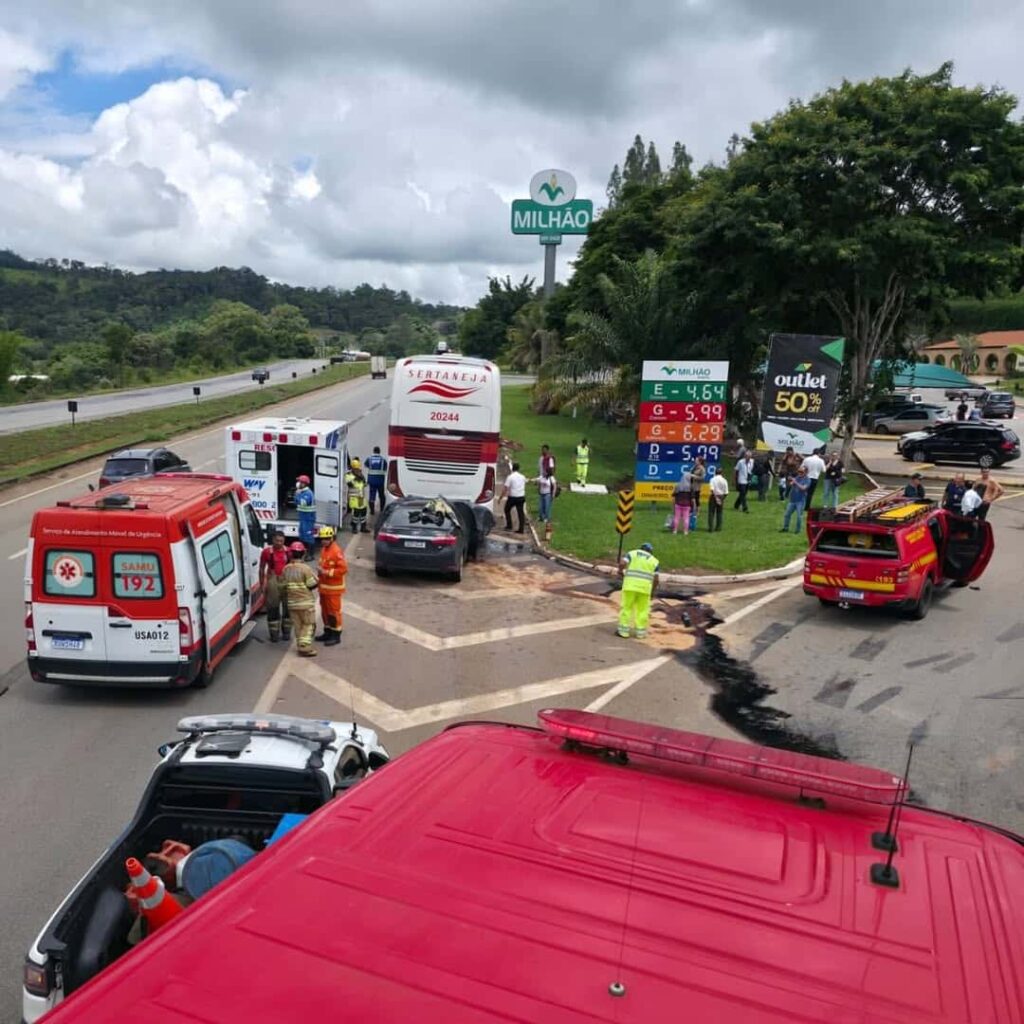 motorista-morre-apos-bater-carro-na-traseira-de-onibus-com-22-passageiros-na-br-262