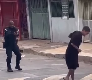 suspeito-agressivo-e-contido-com-taser-apos-desafiar-guarnicao-policial-em-goias