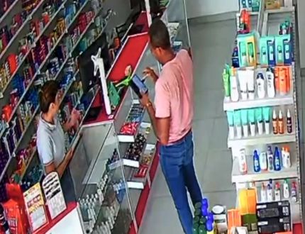 drogaria-‘drogapires’-contesta-denuncia-e-divulga-video-apos-caso-de-“pes-sujos-de-barro”-em-ermida;-divinews-concede-direito-de-resposta