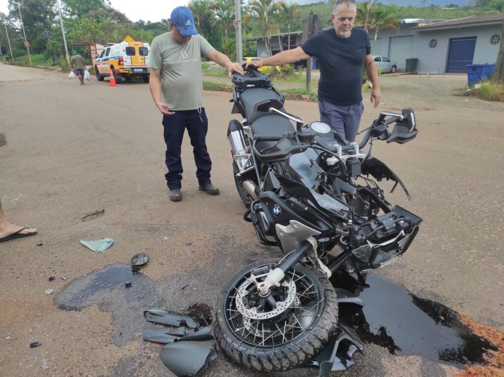 crianca-de-3-anos-escapa-ilesa-de-grave-colisao-entre-fiat-uno-e-bmw-na-mg-431