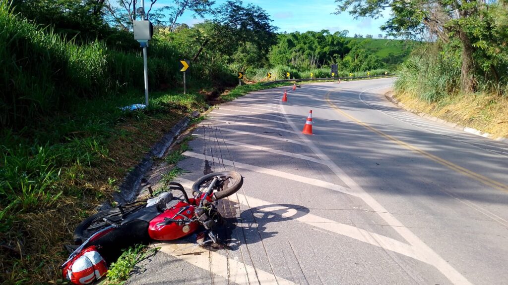 motociclista-de-46-anos-morre-apos-sair-da-pista-na-br-494-entre-divinopolis-e-nova-serrana