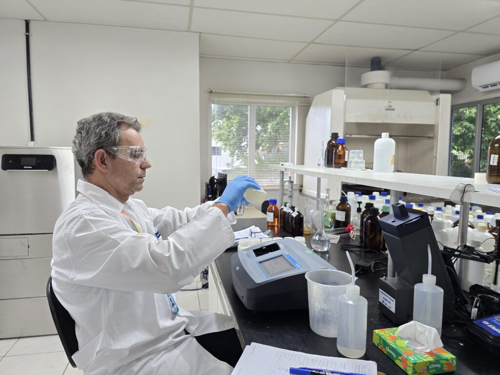 copasa-aumenta-em-quase-30%-volume-de-analises-laboratoriais-no-vale-do-aco-em-2025