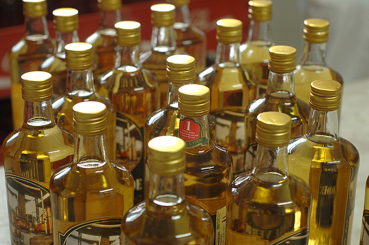 producao-regular-de-cachaca-ganha-reforco-com-acordo-firmado-entre-instituto-mineiro-de-agropecuaria-e-secult