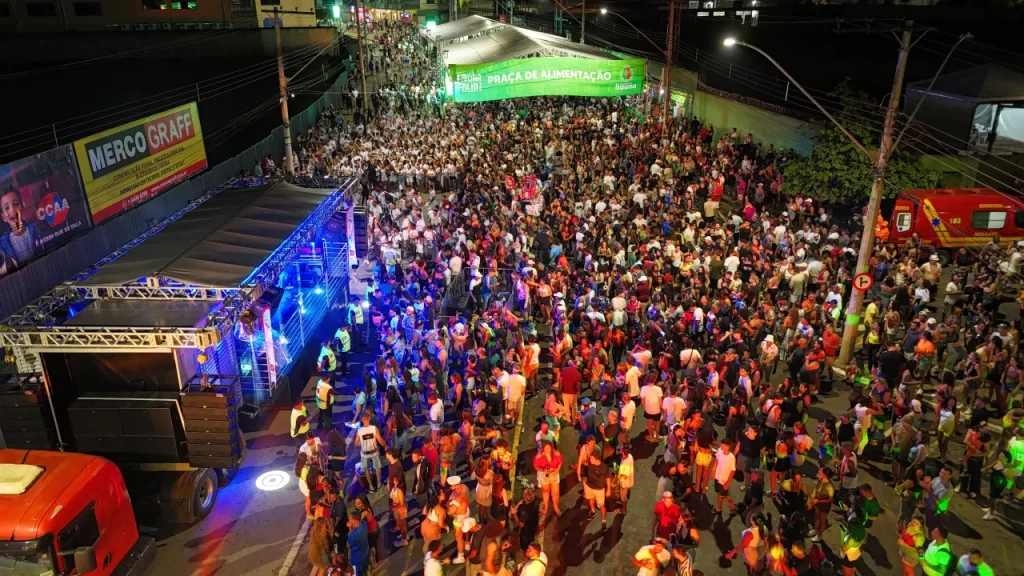 itauna-folia-reune-50-mil-pessoas