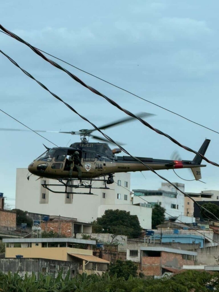 apos-intensa-perseguicao,-pm-apreende-veiculo-clonado-e-furtado-em-divinopolis