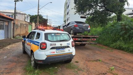 apos-intensa-perseguicao-e-apoio-aereo,-policia-militar-recupera-veiculo-clonado-e-prende-suspeito-em-divinopolis