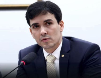 jatinho-de-deputado-mineiro,-euclydes-pettersen,-e-apreendido-pela-pf-em-investigacao-sobre-fraudes-no-inss