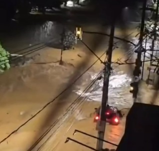 enchentes-castigam-uba-e-juiz-de-fora:-pm-protagoniza-resgates-heroicos-em-meio-ao-temporal
