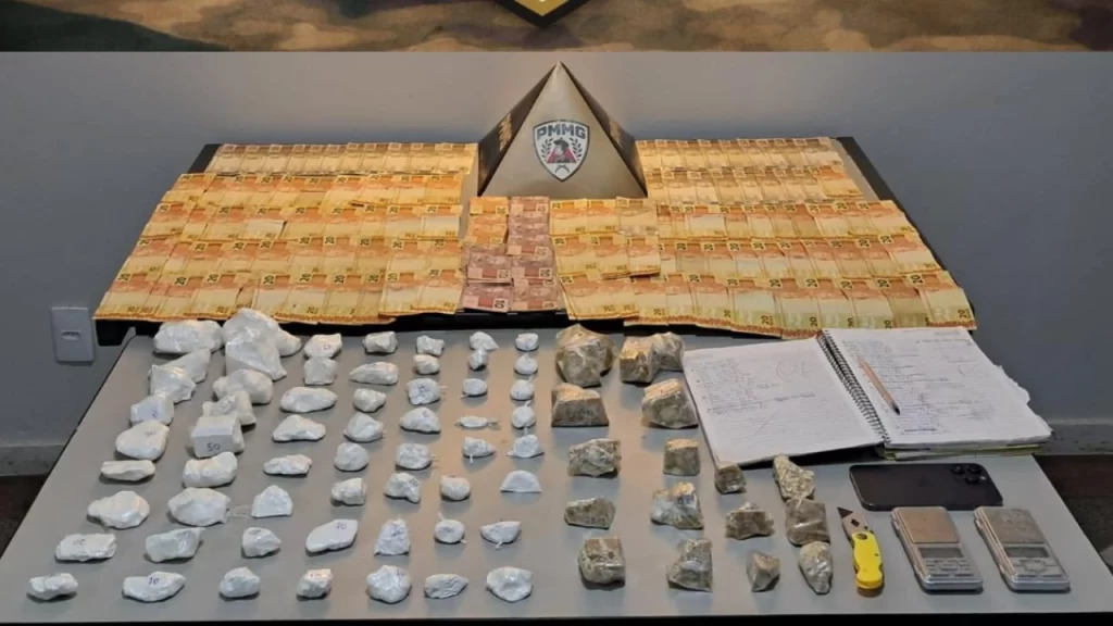pm-apreende-grande-quantidade-de-drogas-e-mais-de-r$-4-mil-durante-operacao-em-itauna