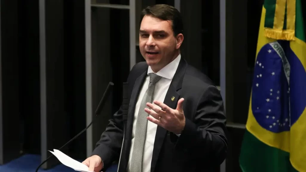 anotacoes-de-flavio-bolsonaro-aponta-descrenca-do-pl-em-candidatura-ao-governo-de-mg