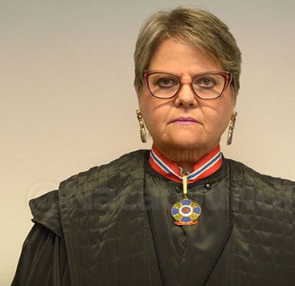 justica-e-consciencia:-o-voto-isolado-de-karin-emmerich-que-confrontou-a-tese-do-“relacionamento-consensual”