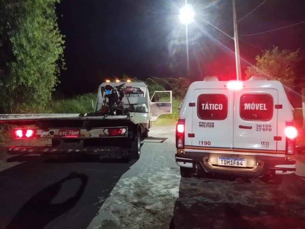 operacao-da-pm-nos-bairros-oswaldo-machado-e-serra-verde-termina-com-dois-presos,-apreensao-de-drogas-e-moto-adulterada-em-divinopolis