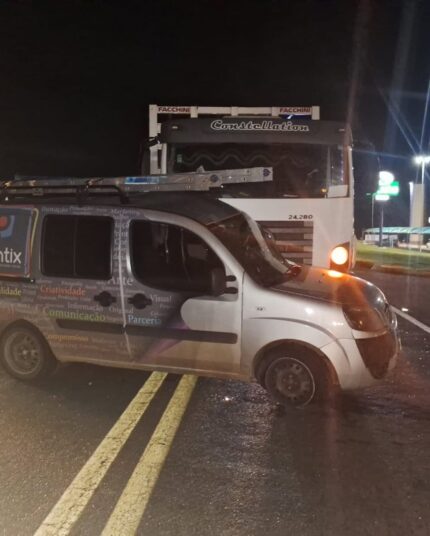 acidente-na-mg-050,-em-itauna,-deixa-3-feridos-leves-apos-colisao-com-caminhao