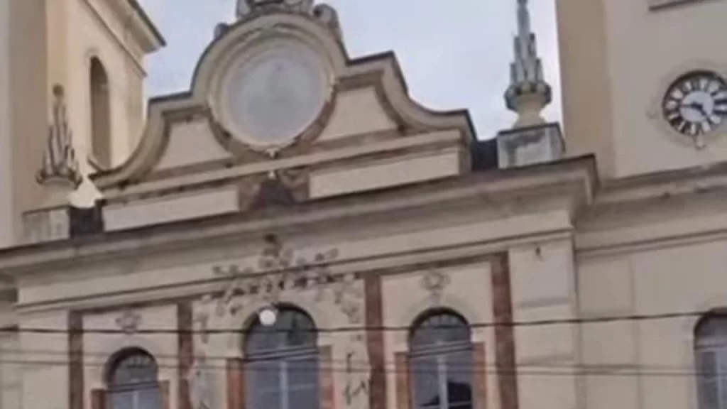 mulher-e-baleada-durante-velorio-da-mae-no-centro-de-baependi,-em-minas-gerais