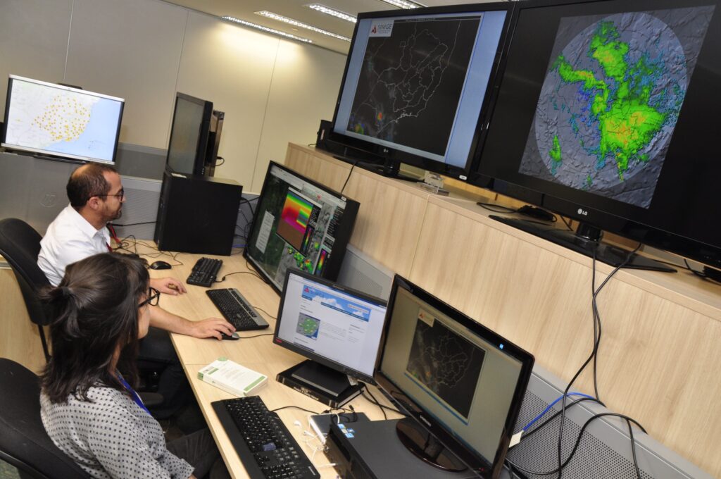 sala-de-situacao-do-sistema-de-meteorologia-e-recursos-hidricos-de-minas-gerais-fortalece-gestao-de-riscos-e-amplia-resposta-a-eventos-extremos