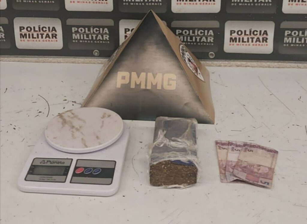 pm-apreende-barra-de-maconha-e-detem-adolescente-no-bairro-jardim-candides-em-divinopolis
