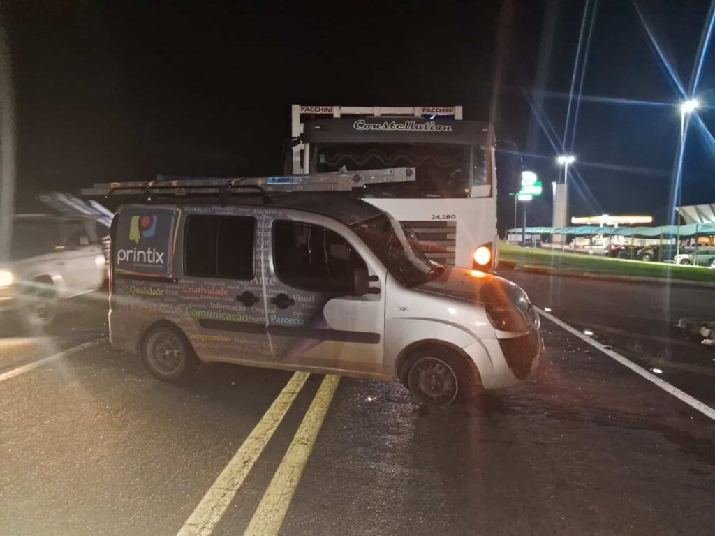 conversao-errada-termina-em-batida-e-tres-pessoas-feridas-na-mg-050-em-itauna