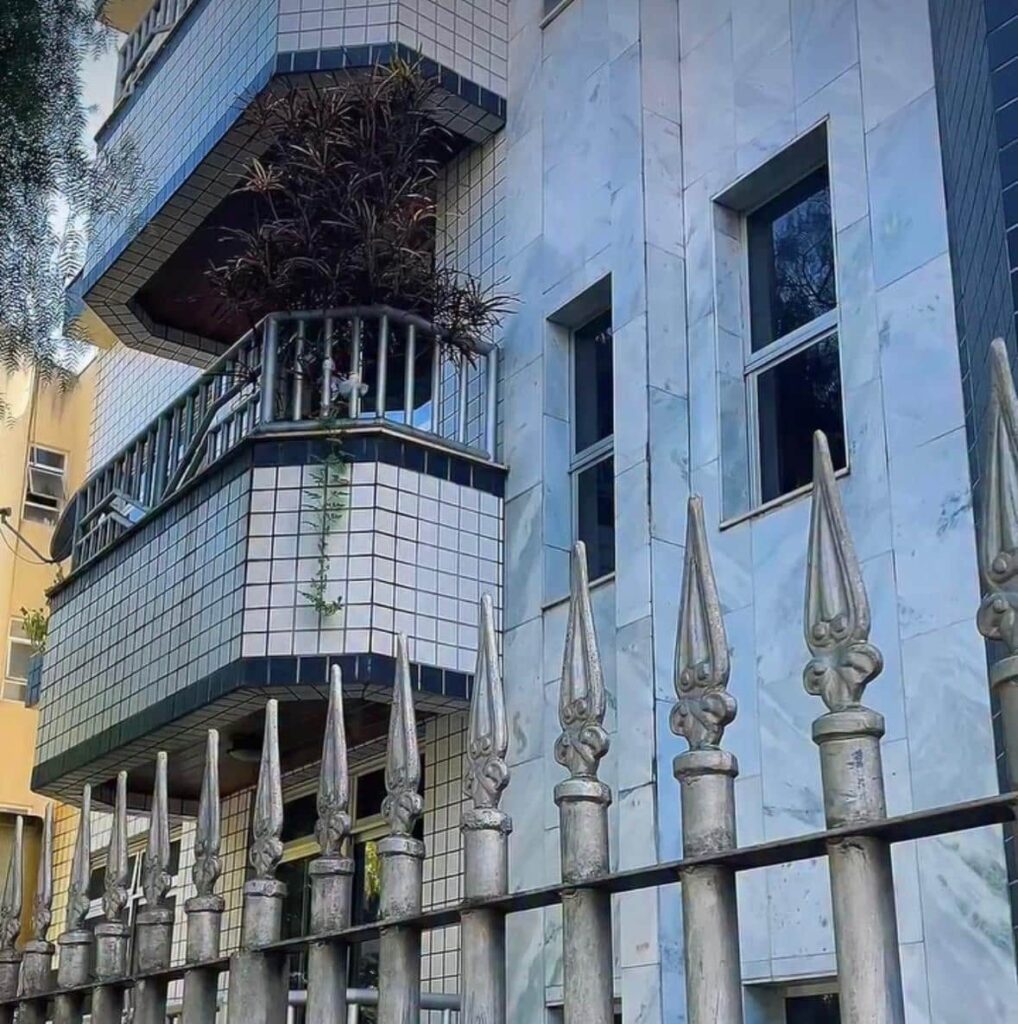 mulher-e-morta-pelo-primo-a-tiros-dentro-de-apartamento-no-bairro-sidil-em-divinopolis