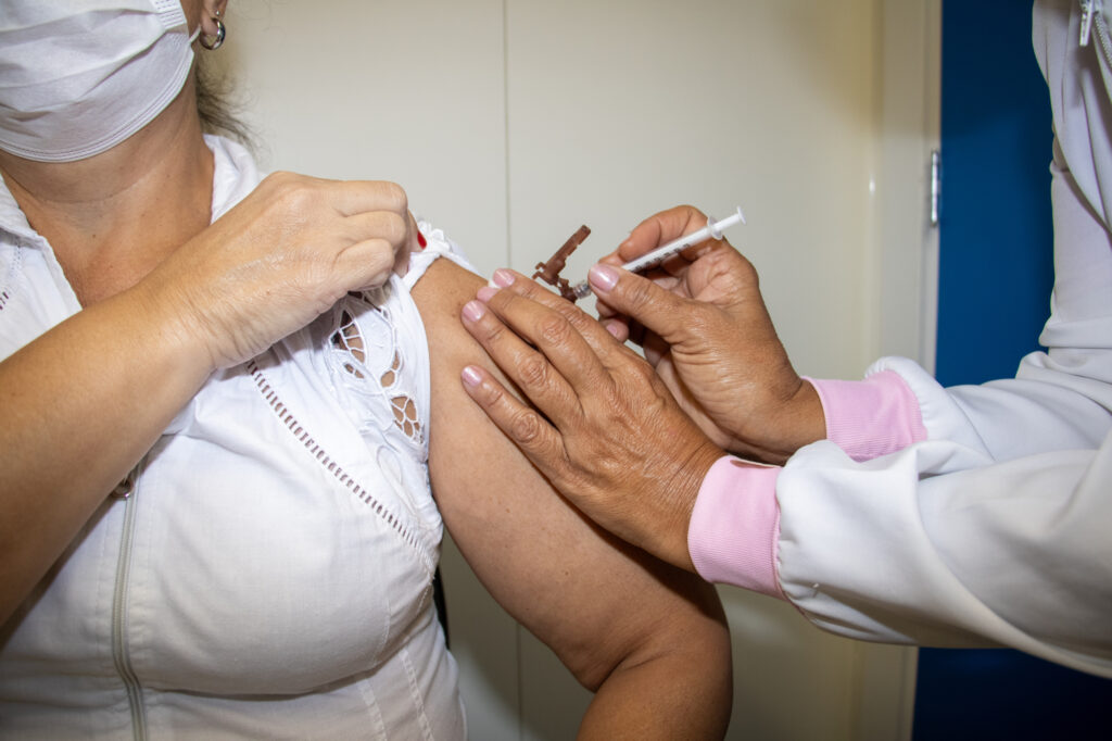 minas-gerais-inicia-vacinacao-contra-dengue-para-profissionais-de-saude