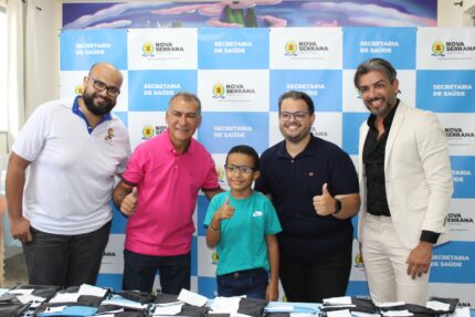 nova-serrana-entrega-oculos-gratuitos-para-alunos-da-rede-publica-pelo-programa-miguilim