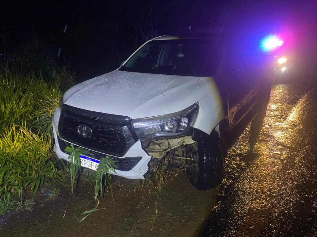 motorista-fica-ferido-apos-caminhonete-aquaplanar-na-br-354-em-iguatama