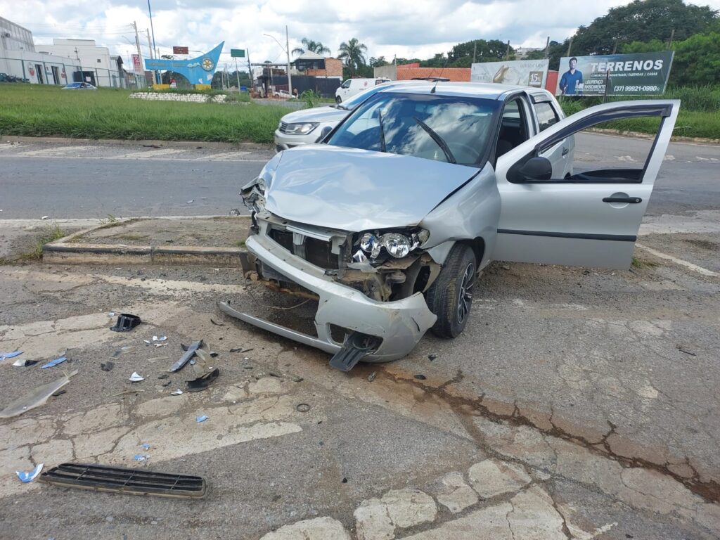 motorista-sem-habilitacao-provoca-acidente-no-trevo-da-mg-050-em-formiga