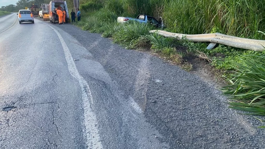 motorista-fica-ferido-apos-pneu-estourar-na-curva-da-morte-em-formiga