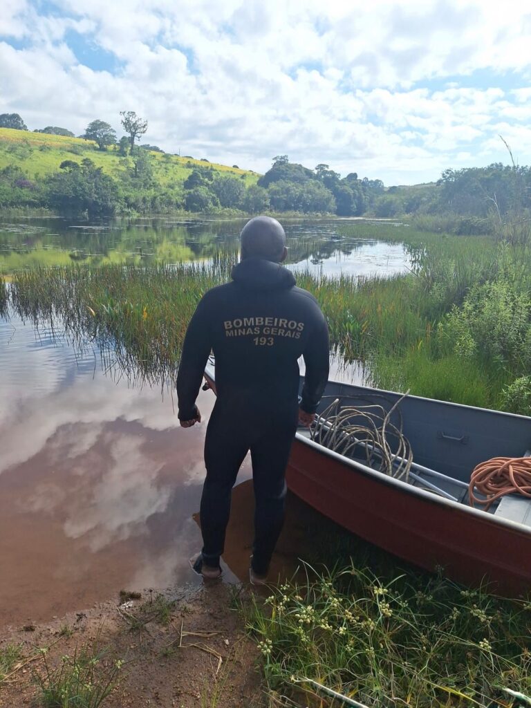 operacao-com-mergulhadores-busca-possiveis-cadaveres-em-lagoas-de-campo-belo