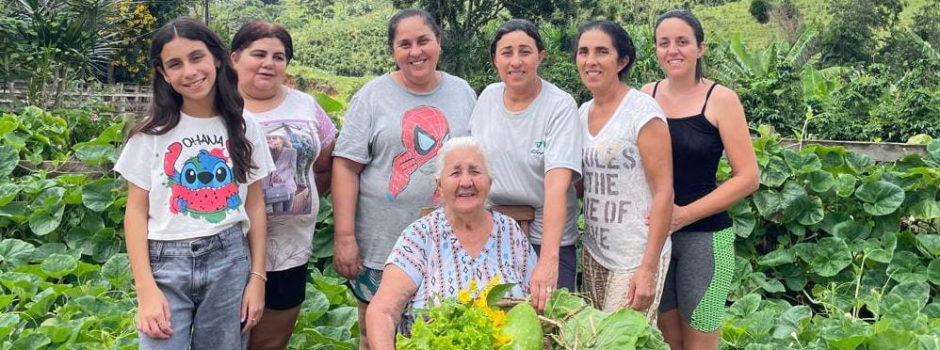 no-dia-internacional-da-mulher,-produtoras-de-divino-mostram-a-forca-feminina-no-campo