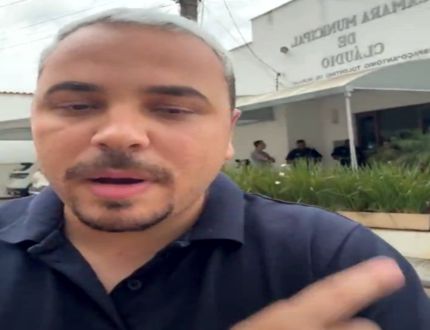 confusao-em-claudio-mg:-dono-de-jornal-persegue-darley-lopes-e-joga-tijolo-contra-o-vereador-(video)