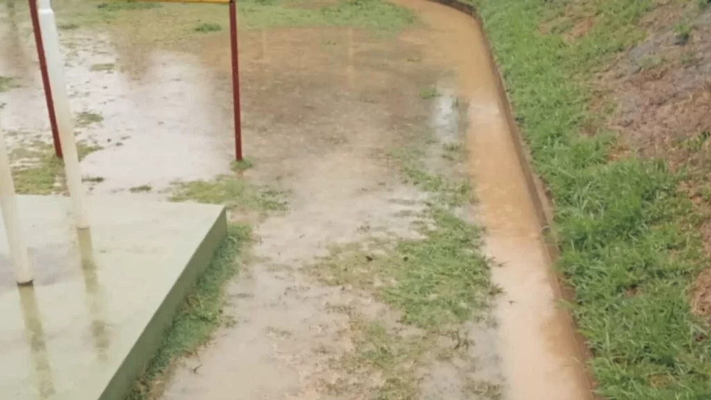 chuvas-provocam-danos-em-tres-escolas-municipais-de-divinopolis,-mas-aulas-seguem-normalmente