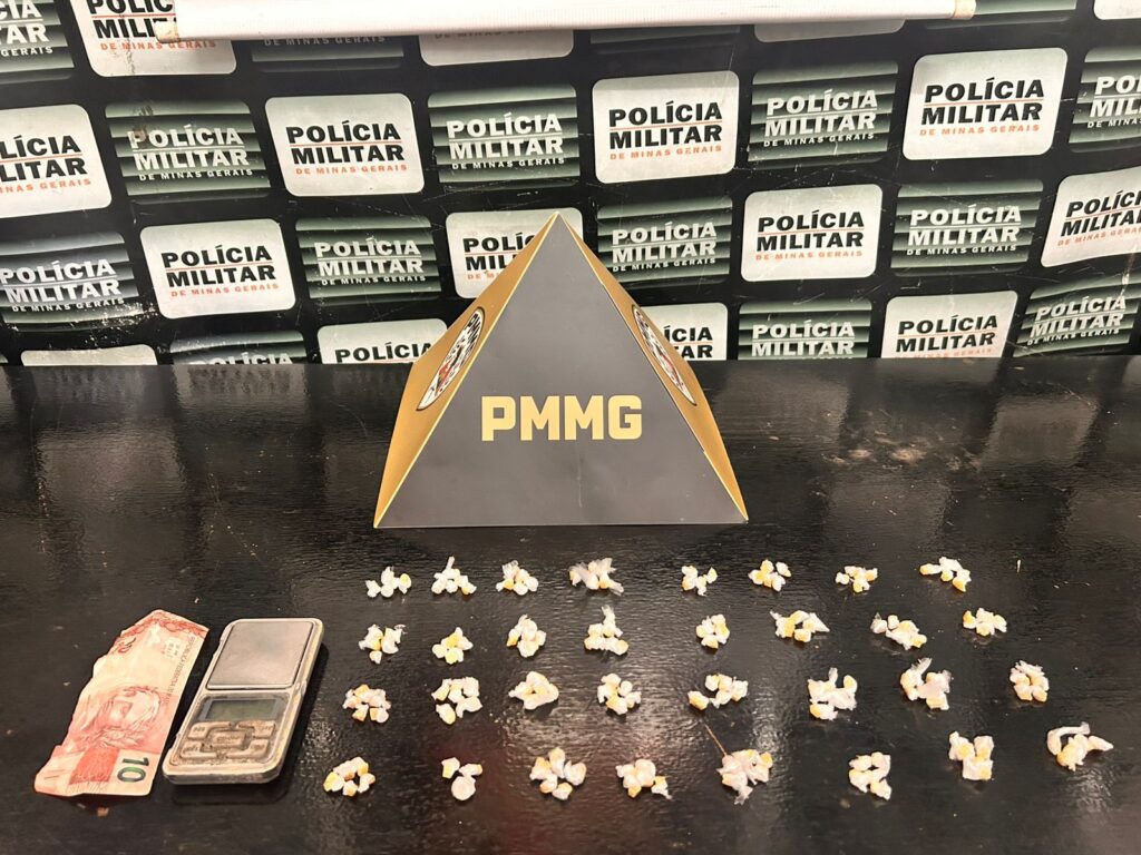 pm-prende-foragido-da-justica-e-apreende-menor-com-159-pedras-de-crack-em-para-de-minas