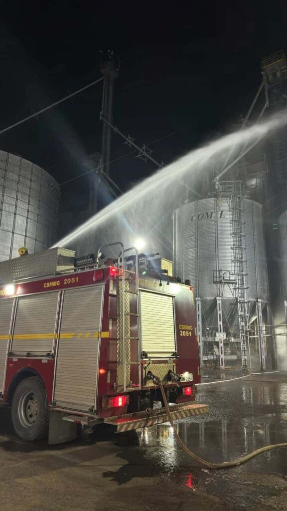 incendio-atinge-silo-de-armazenagem-de-soja-e-mobiliza-corpo-de-bombeiros-em-arcos