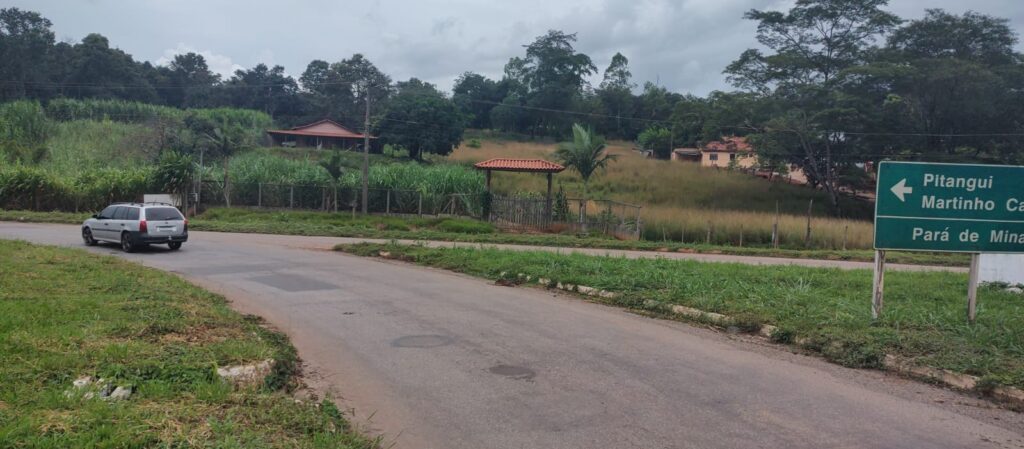 motociclista-fica-gravemente-ferido-apos-colisao-entre-moto-e-carro-em-trevo-da-br-352-em-pitangui