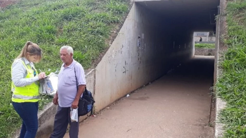 via-nascentes-promove-acao-de-conscientizacao-sobre-travessia-segura-de-pedestres-na-mg-050