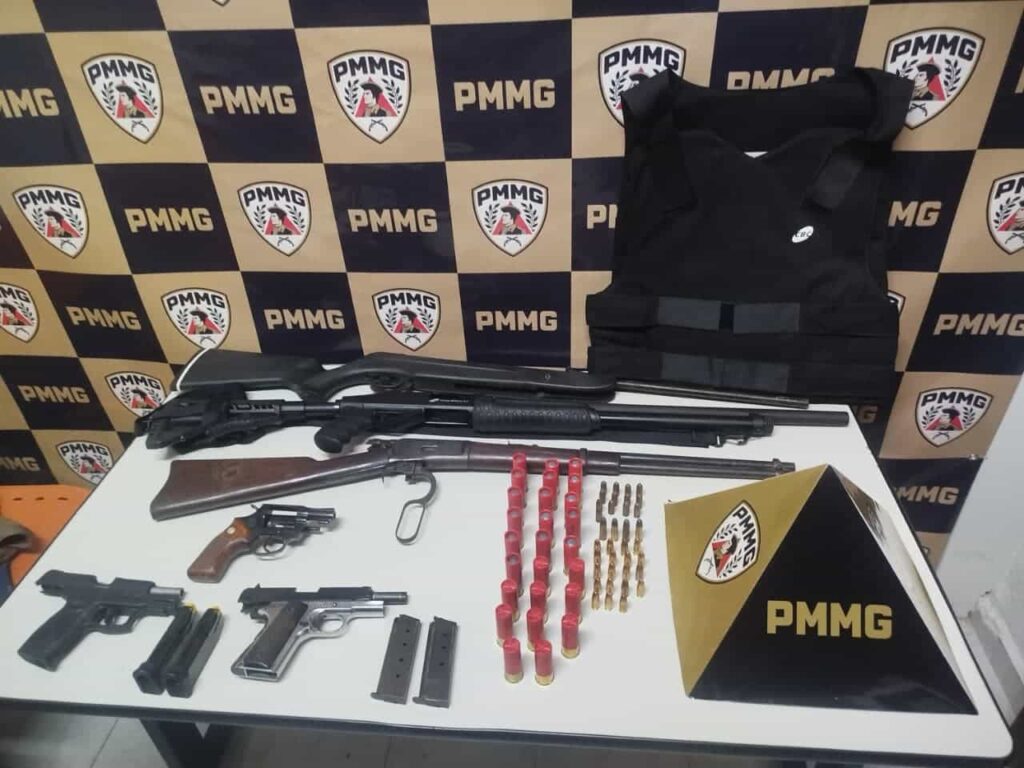 homem-e-preso-apos-ameacar-companheira-e-manter-arsenal-ilegal-em-igaratinga